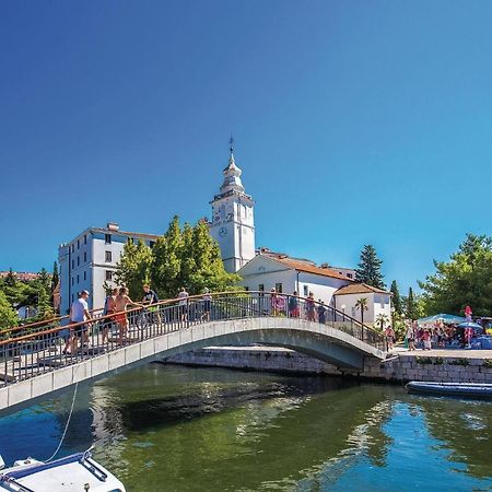 Beautiful Apartment In Crikvenica With Jacuzzi Eksteriør bilde