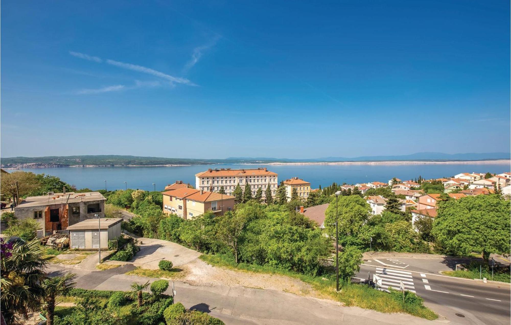 Beautiful Apartment In Crikvenica With Jacuzzi Eksteriør bilde