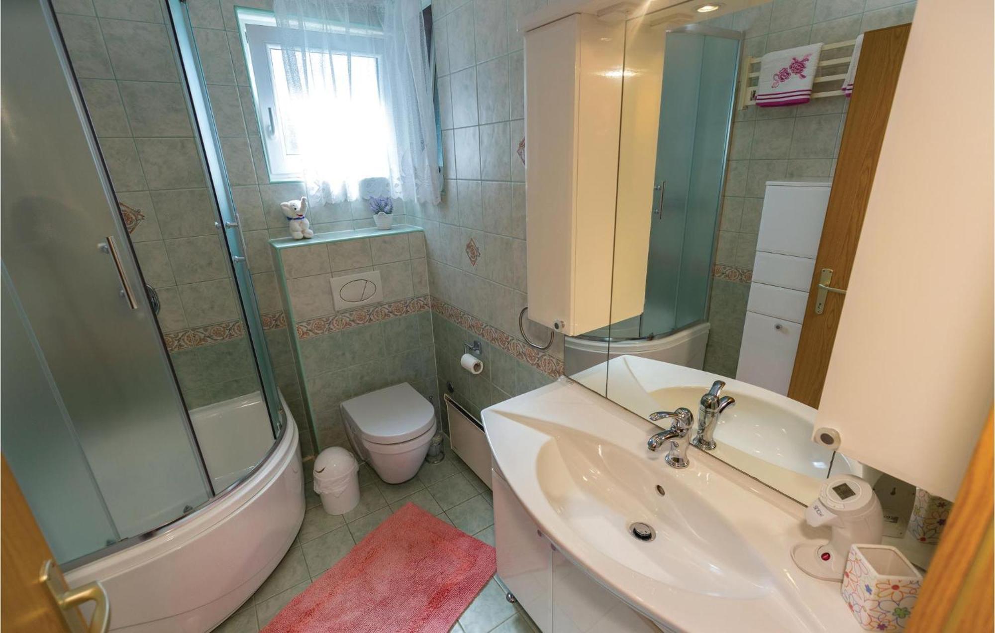 Beautiful Apartment In Crikvenica With Jacuzzi Eksteriør bilde