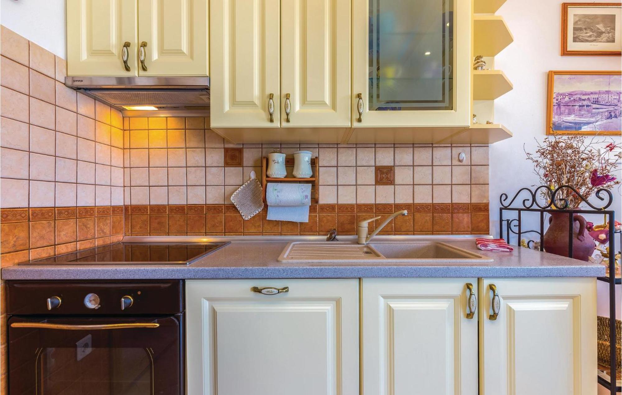 Beautiful Apartment In Crikvenica With Jacuzzi Eksteriør bilde