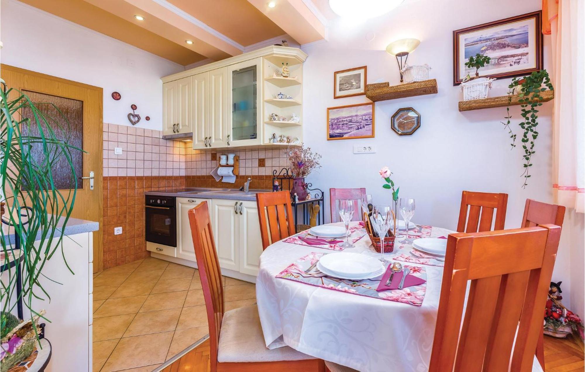 Beautiful Apartment In Crikvenica With Jacuzzi Eksteriør bilde