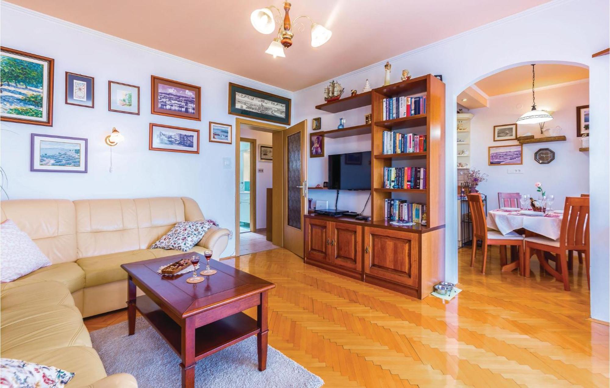 Beautiful Apartment In Crikvenica With Jacuzzi Eksteriør bilde